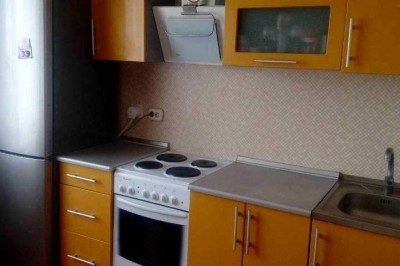 2-комн.  квартира,  Уборевича ул,  148,  4/5,  площадь:  общая 50 кв. м.,  жилая 34 кв. м.,  кухня 6 кв. м.,  с/у раздельный,  у