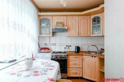 3-комн.  квартира,  Мавра ул.,  48,  1/5,  площадь:  общая 64 кв. м.,  жилая 46 кв. м.,  кухня 8 кв. м.,  с/у совмещенный,  хоро
