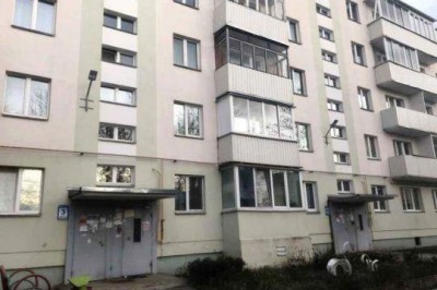 1-комн.  квартира,  3/5,  площадь:  общая 32.7 кв. м.,  жилая 17.2 кв. м.,  кухня 6.2 кв. м.,  с/у раздельный,  балкон/лоджия,